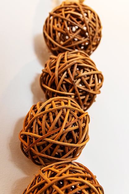 Pendente de jacanadá e esferas de junco.