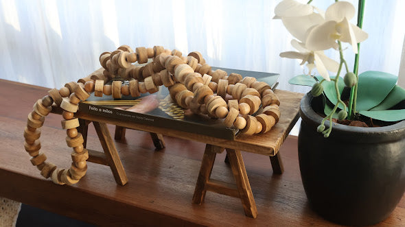 Colar de mesa Teca